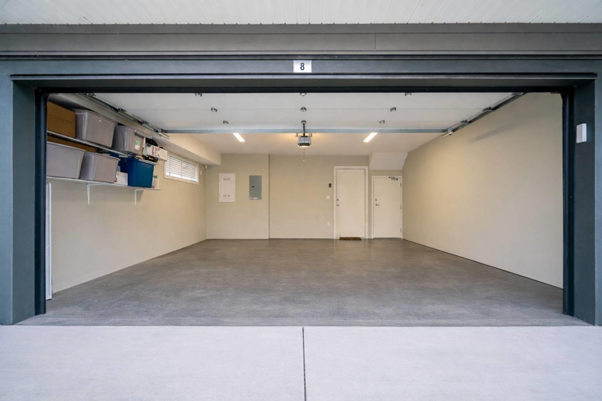Entry Foyer Photo of 8 1938 North Parallel Road, Abbotsford, BC