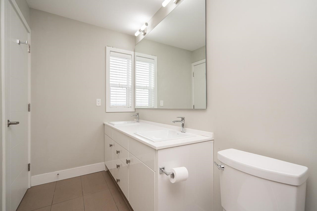 Guest Bathroom Photo of 8 1938 North Parallel Road, Abbotsford, BC