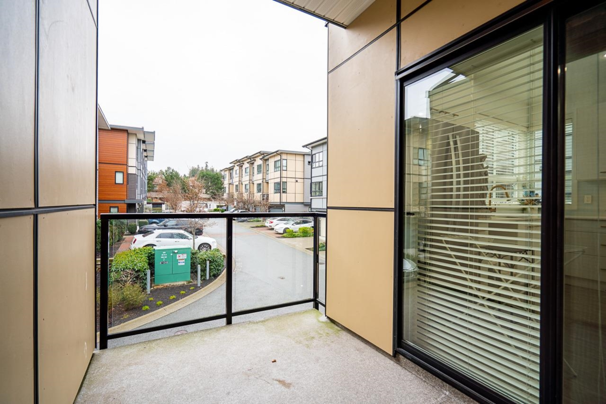 Mudroom Photo of 8 1938 North Parallel Road, Abbotsford, BC