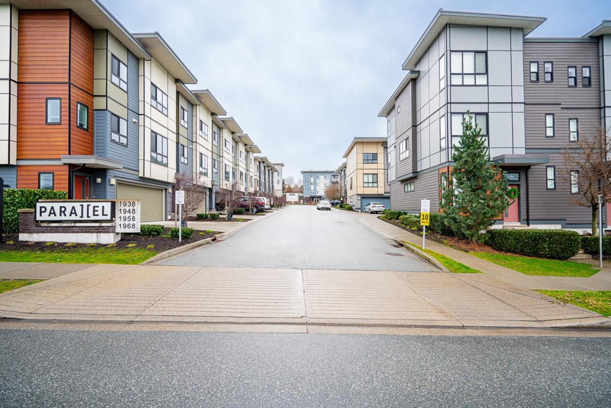 Outdoor Patio Photo of 8 1938 North Parallel Road, Abbotsford, BC