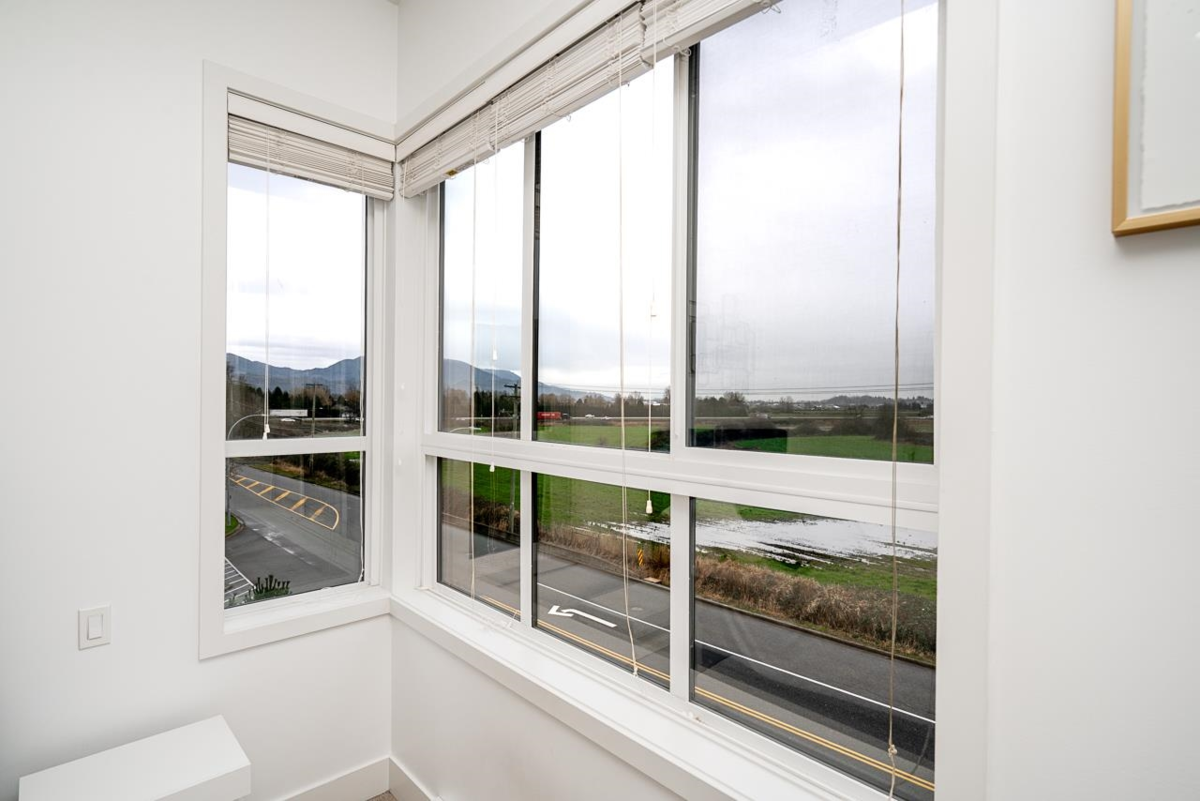 Walk-In Closet Photo of 8 1938 North Parallel Road, Abbotsford, BC