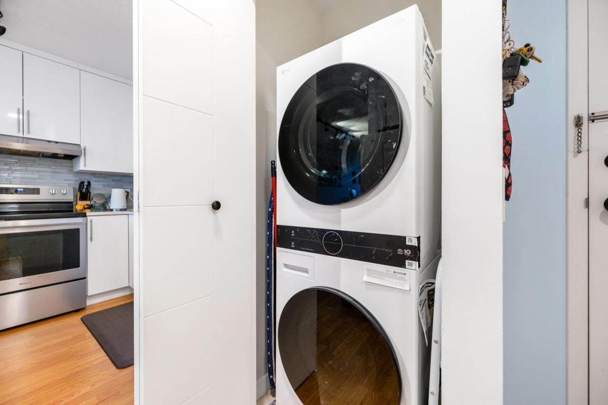 Primary Bathroom Photo of 1205 3970 Carrigan Court, Burnaby, BC