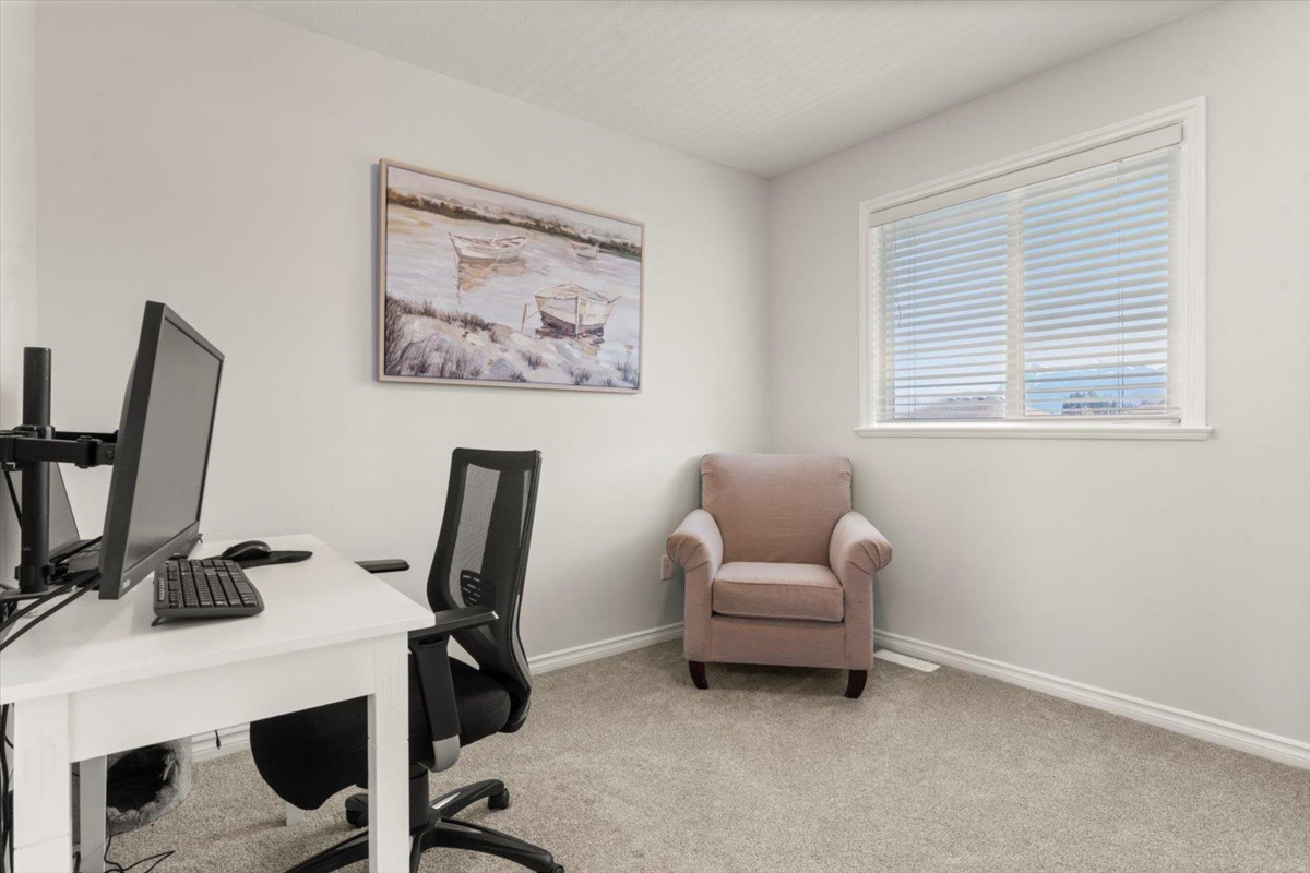 Entry Foyer Photo of 5690 Lindys Drive, Chilliwack, BC