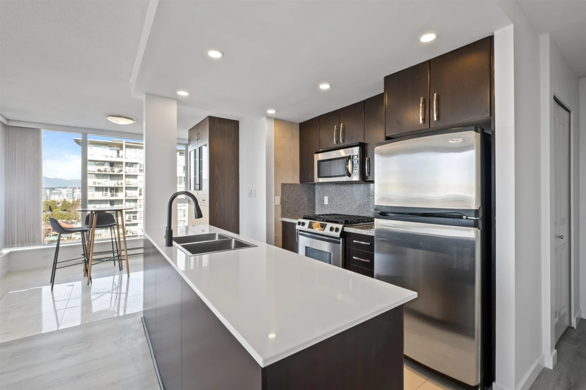 Kitchen Island Photo of 1601 5088 Kwantlen Street, Richmond, BC