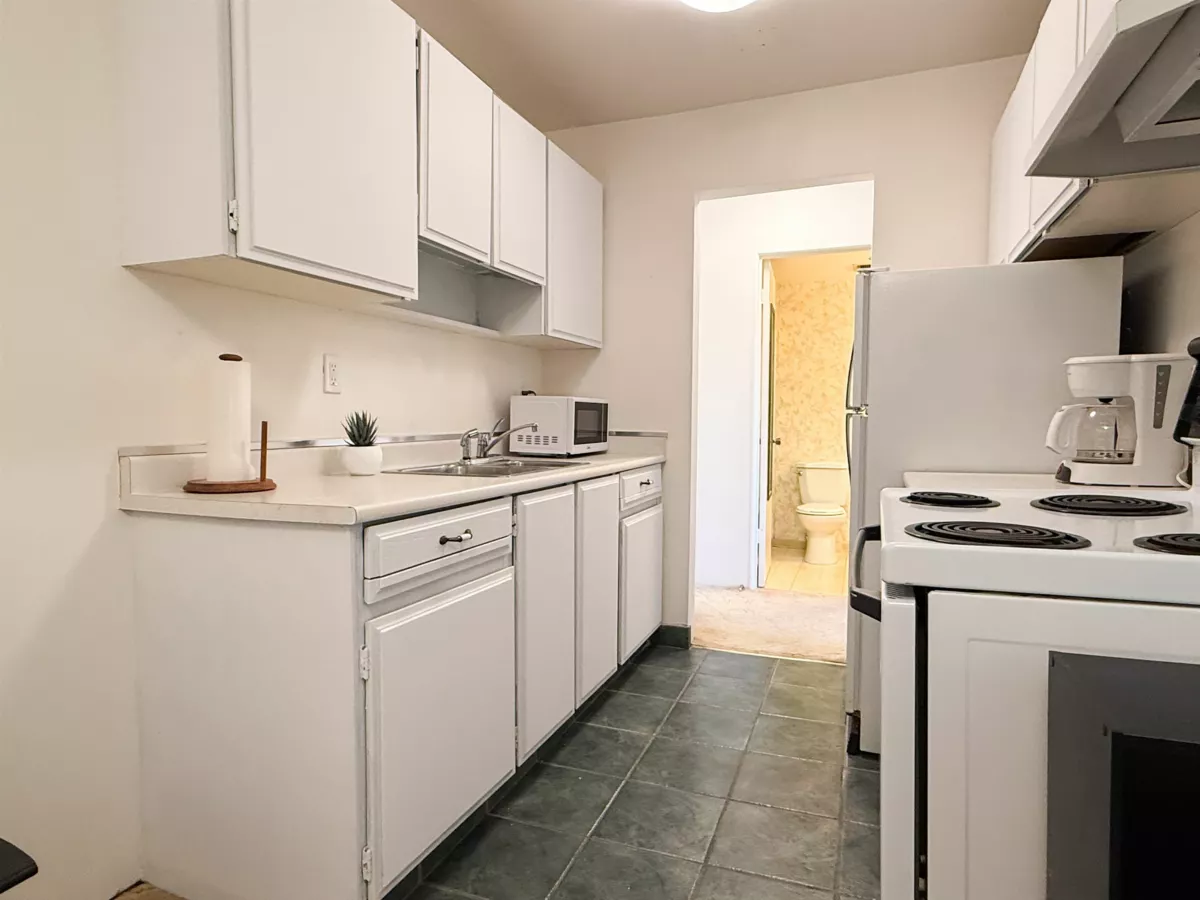 Bedroom 3 Photo of 218 15020 North Bluff Road, White Rock, BC