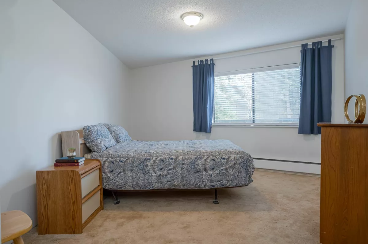 Bedroom 4 Photo of 218 15020 North Bluff Road, White Rock, BC