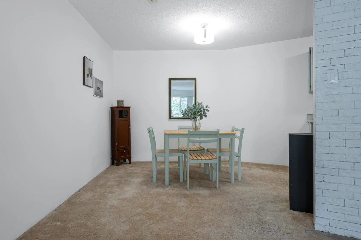 Breakfast Nook Photo of 218 15020 North Bluff Road, White Rock, BC