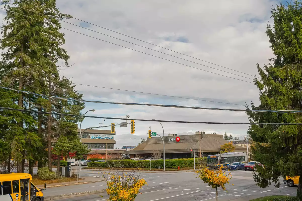 Hallway Photo of 218 15020 North Bluff Road, White Rock, BC