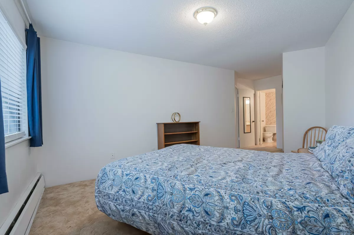 Powder Room Photo of 218 15020 North Bluff Road, White Rock, BC