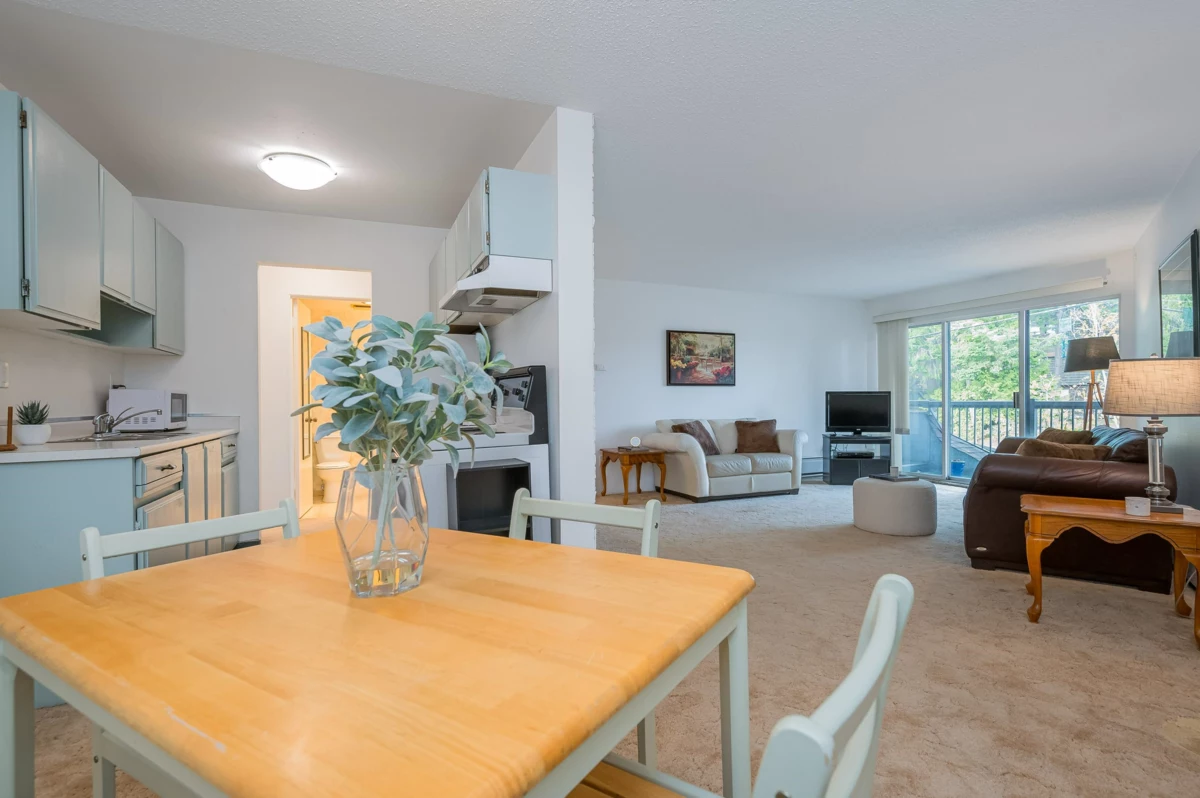 Primary Bedroom Photo of 218 15020 North Bluff Road, White Rock, BC