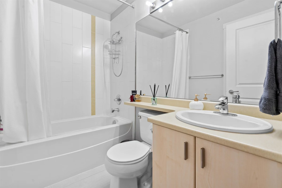 Entry Foyer Photo of 3 20326 68 Avenue, Langley, BC