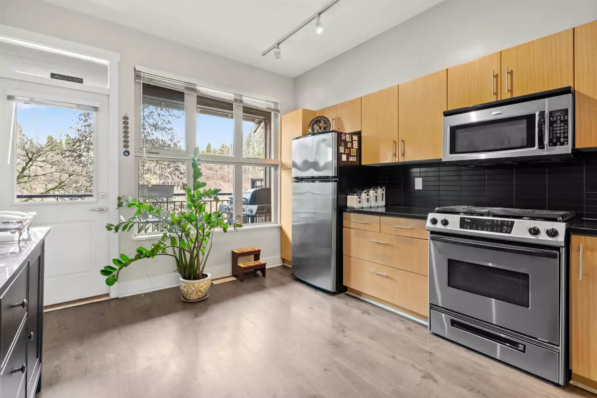 Kitchen Photo of 3 20326 68 Avenue, Langley, BC