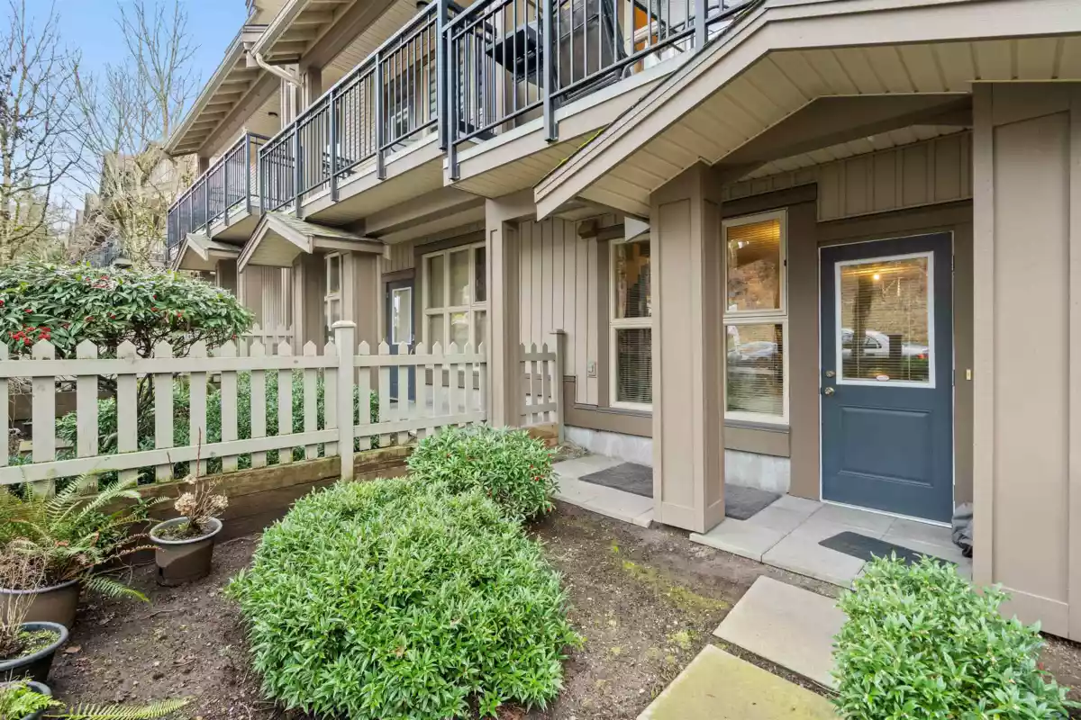 Living Room Photo of 3 20326 68 Avenue, Langley, BC
