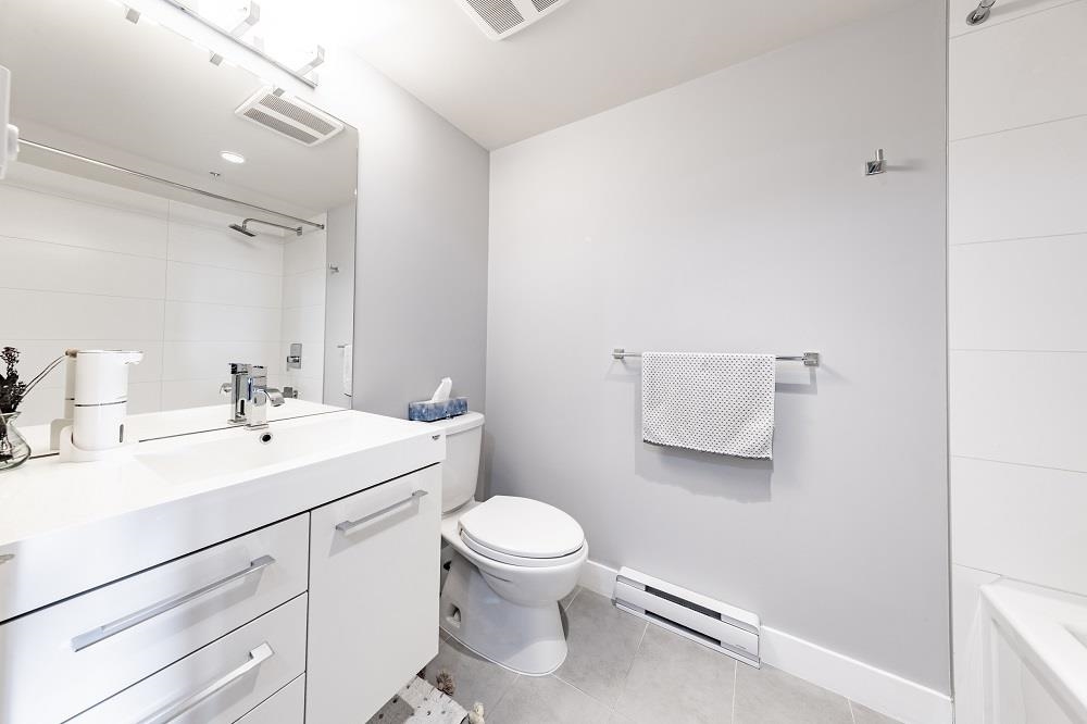 Entry Foyer Photo of 1011 668 Columbia Street, New Westminster, BC