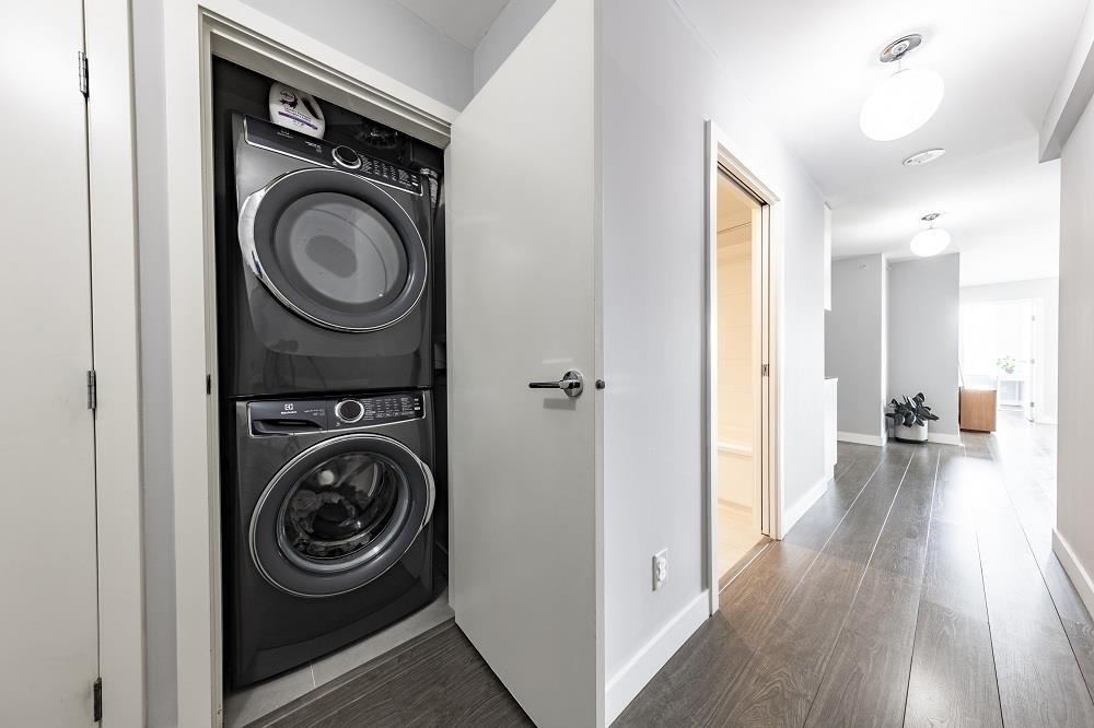 Hallway Photo of 1011 668 Columbia Street, New Westminster, BC