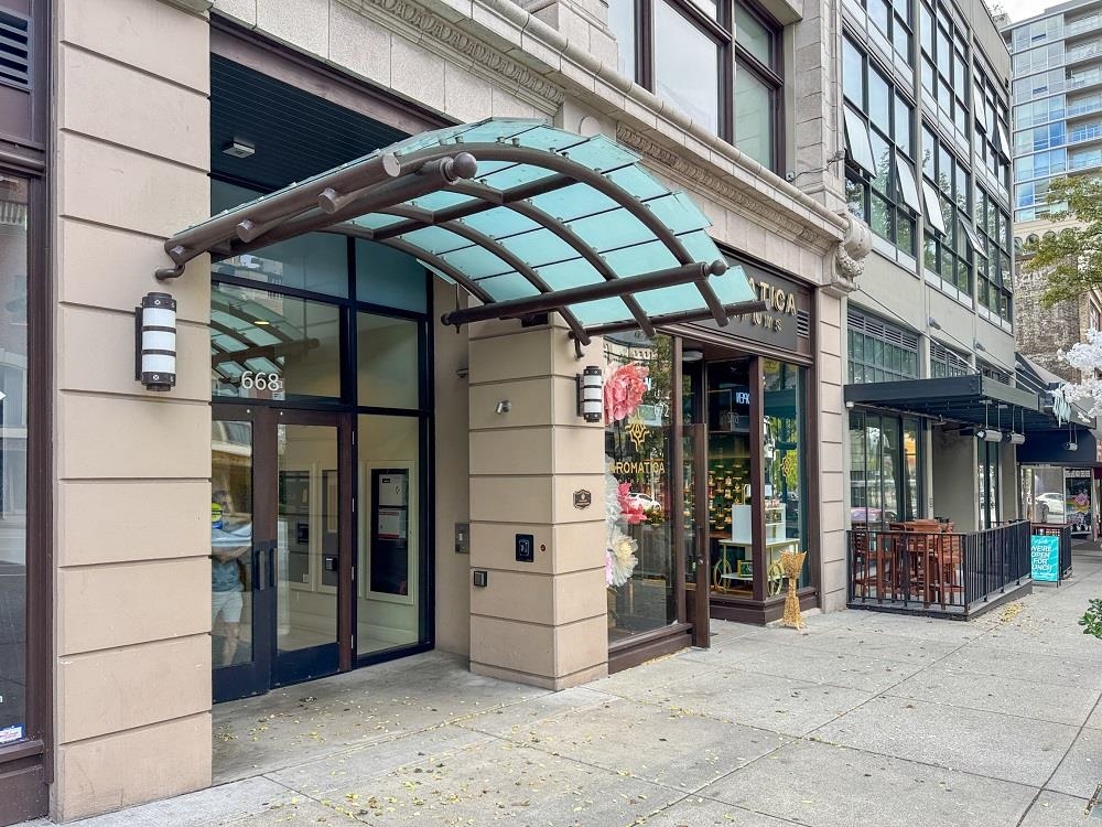 Swimming Pool Photo of 1011 668 Columbia Street, New Westminster, BC