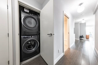 Hallway Photo of 1011 668 Columbia Street, New Westminster, BC