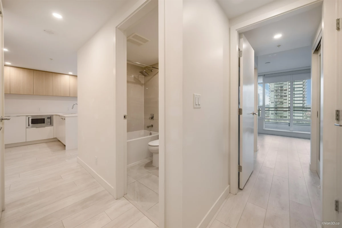 Walk-In Closet Photo of 903 13318 104 Avenue, Surrey, BC