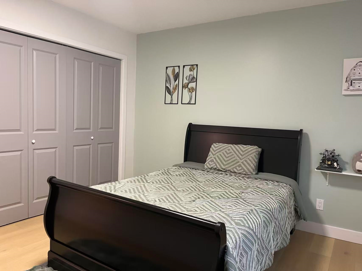 Entry Foyer Photo of 971 51a Street, Delta, BC