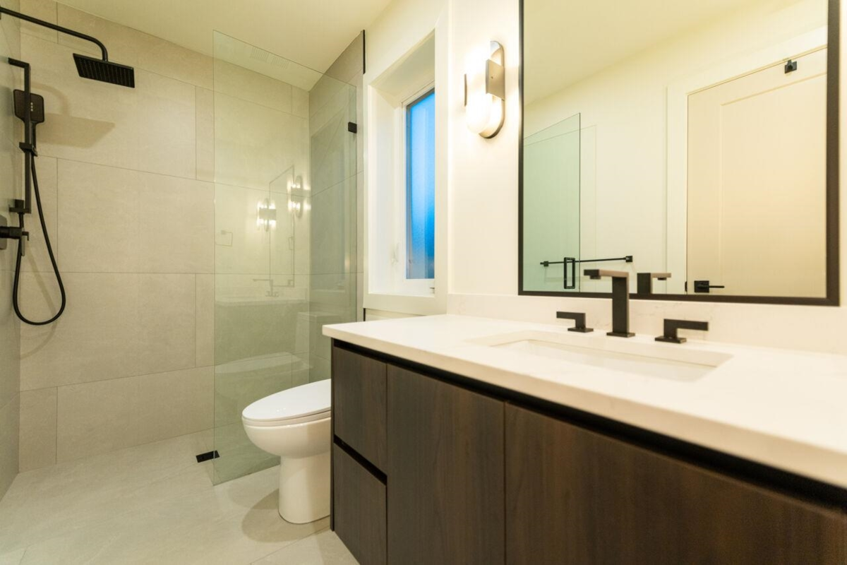 Breakfast Nook Photo of 2 773 E 61st Avenue, Vancouver, BC