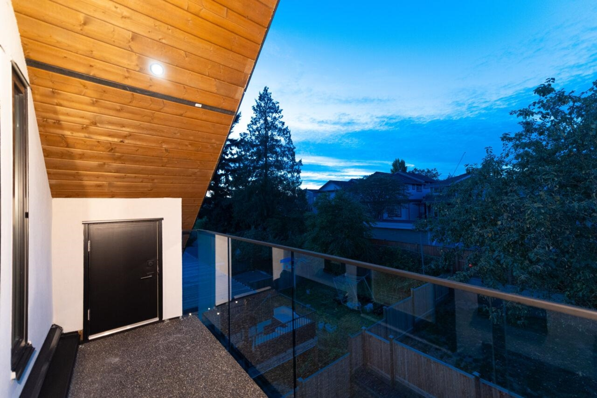 Dining Area Photo of 2 773 E 61st Avenue, Vancouver, BC