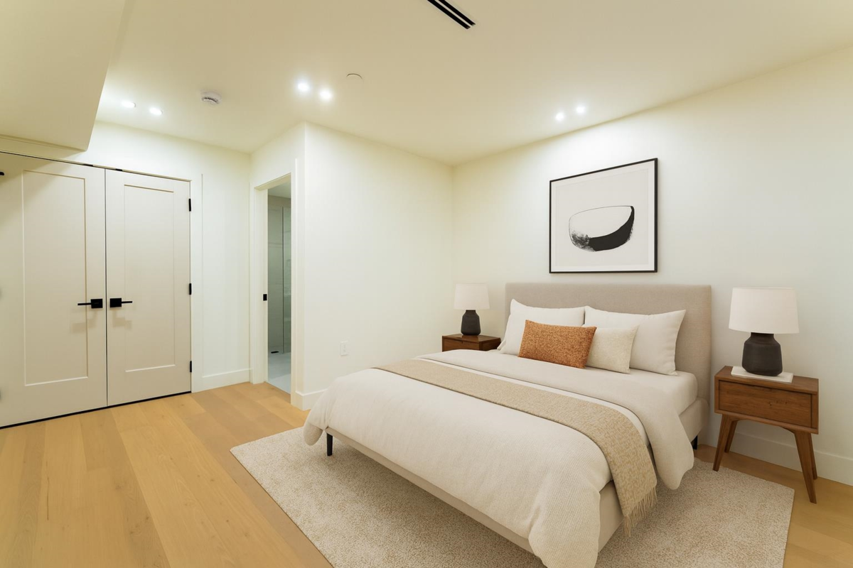 Primary Bathroom Photo of 2 773 E 61st Avenue, Vancouver, BC