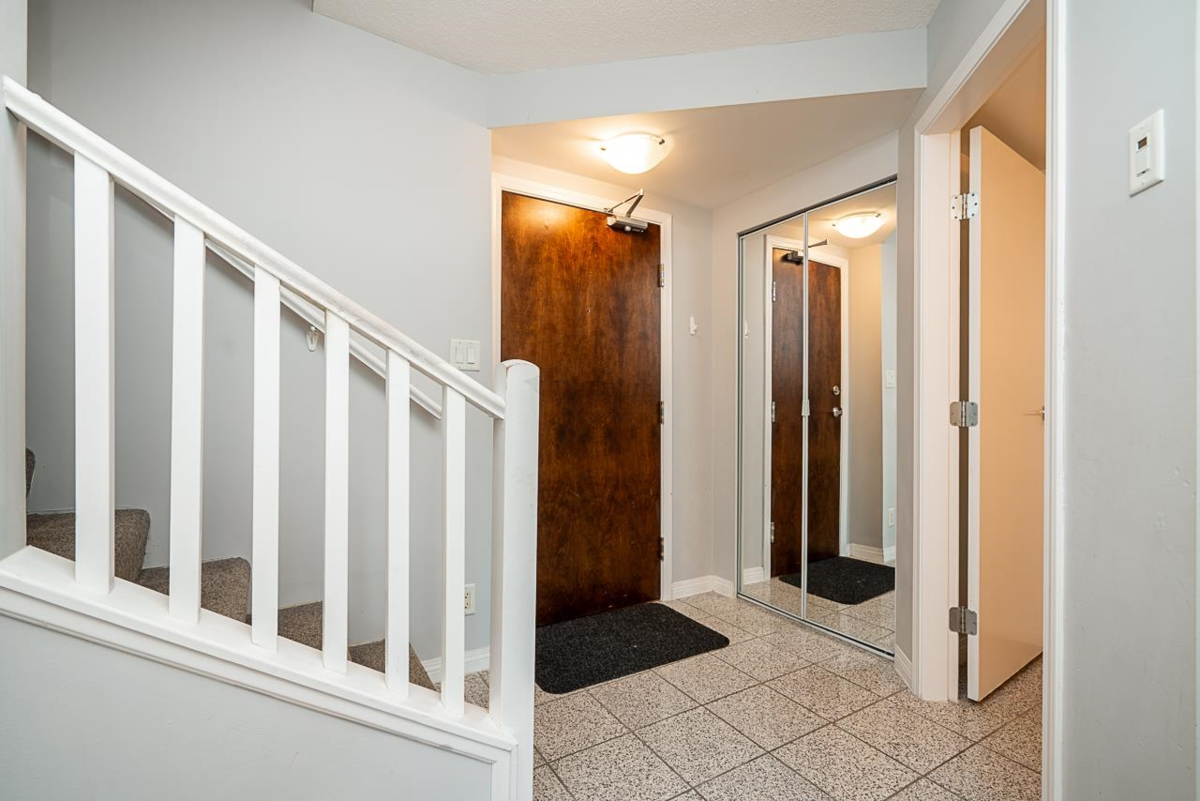 Breakfast Nook Photo of TH6 168 E Esplanade Avenue, North Vancouver, BC