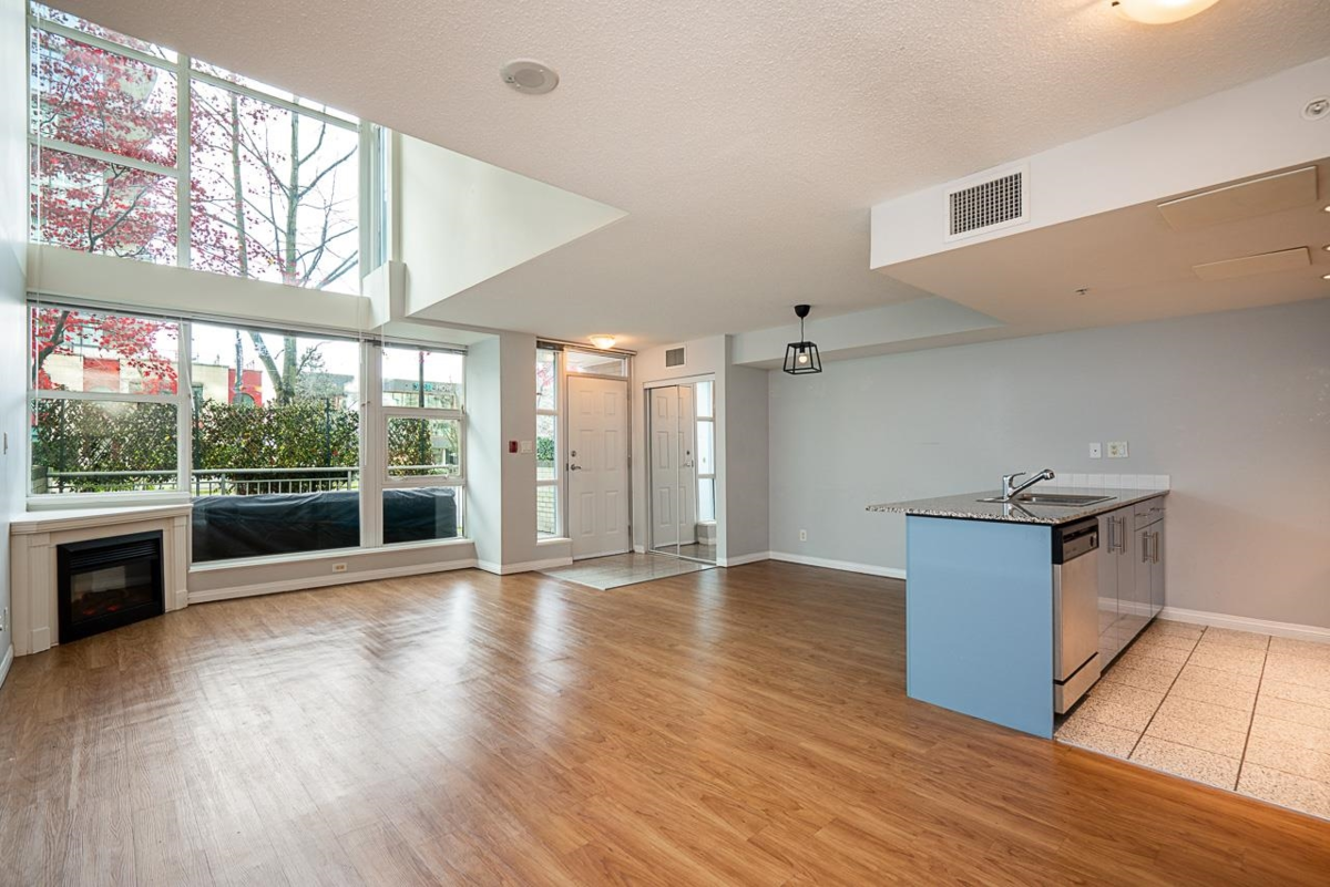 Living Room Photo of TH6 168 E Esplanade Avenue, North Vancouver, BC