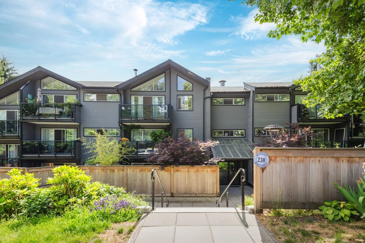 Backyard Photo of 213 230 Mowat Street, New Westminster, BC