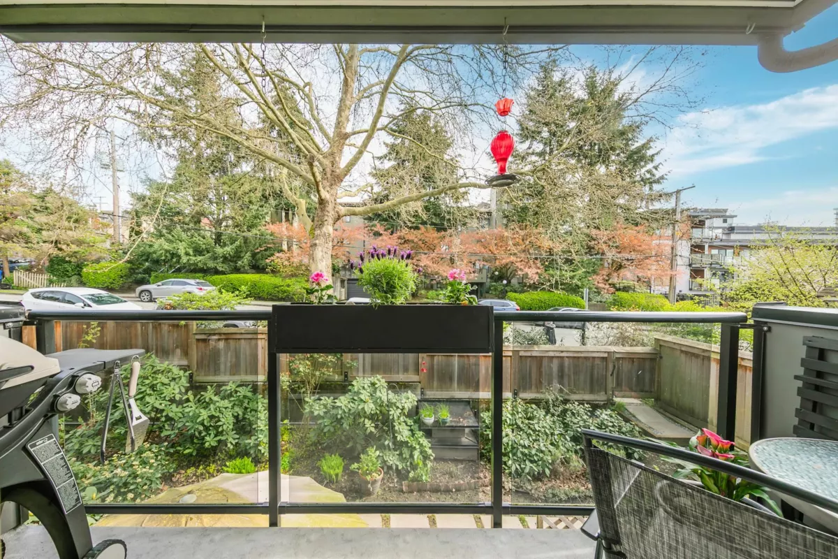 Breakfast Nook Photo of 213 230 Mowat Street, New Westminster, BC