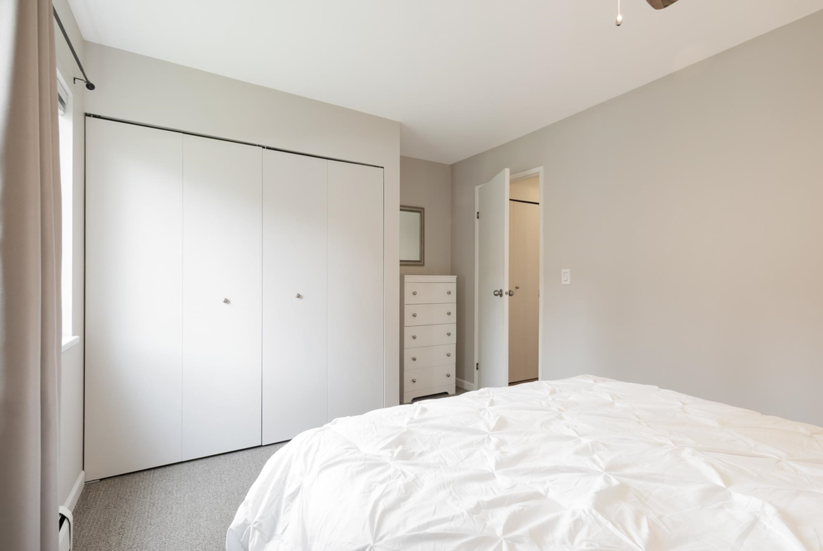 Hallway Photo of 213 230 Mowat Street, New Westminster, BC