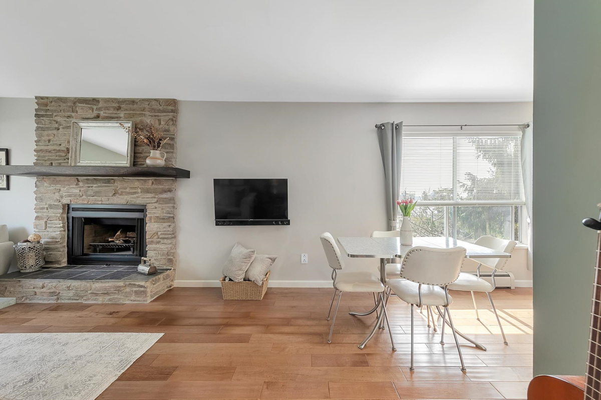 Walk-In Closet Photo of 213 230 Mowat Street, New Westminster, BC