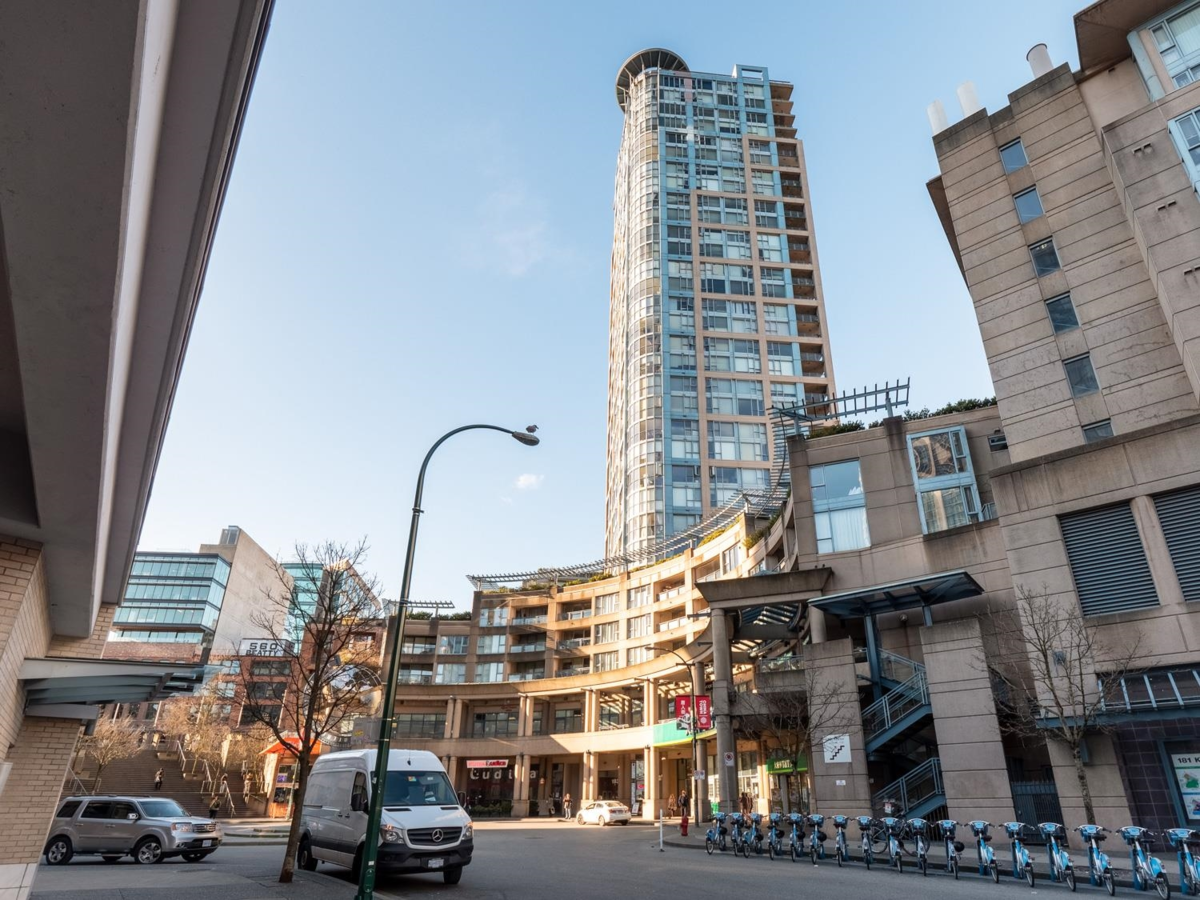 Backyard Photo of 1201 183 Keefer Place, Vancouver, BC