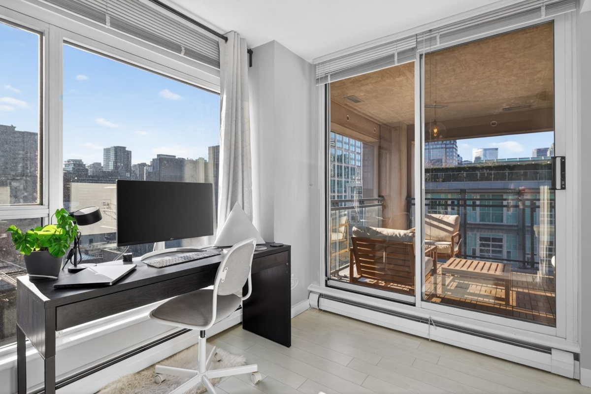 Breakfast Nook Photo of 1201 183 Keefer Place, Vancouver, BC