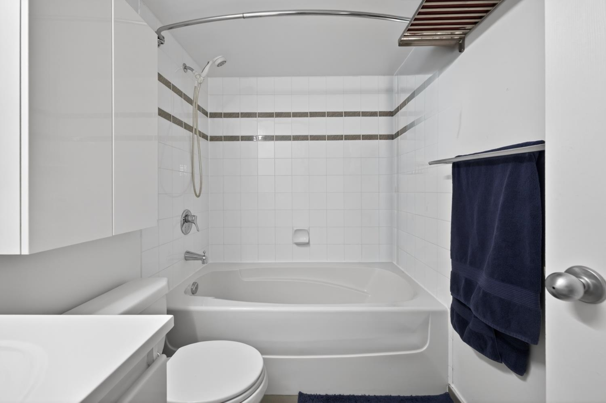 Entry Foyer Photo of 1201 183 Keefer Place, Vancouver, BC