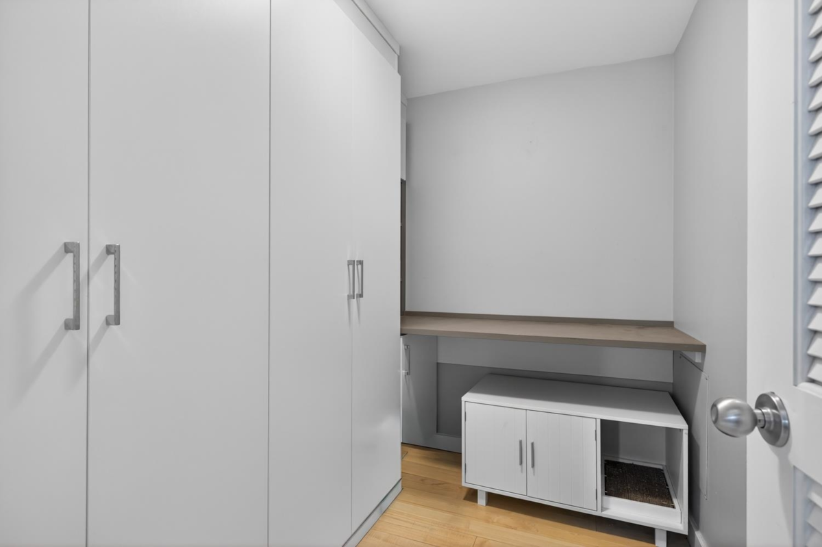 Hallway Photo of 1201 183 Keefer Place, Vancouver, BC