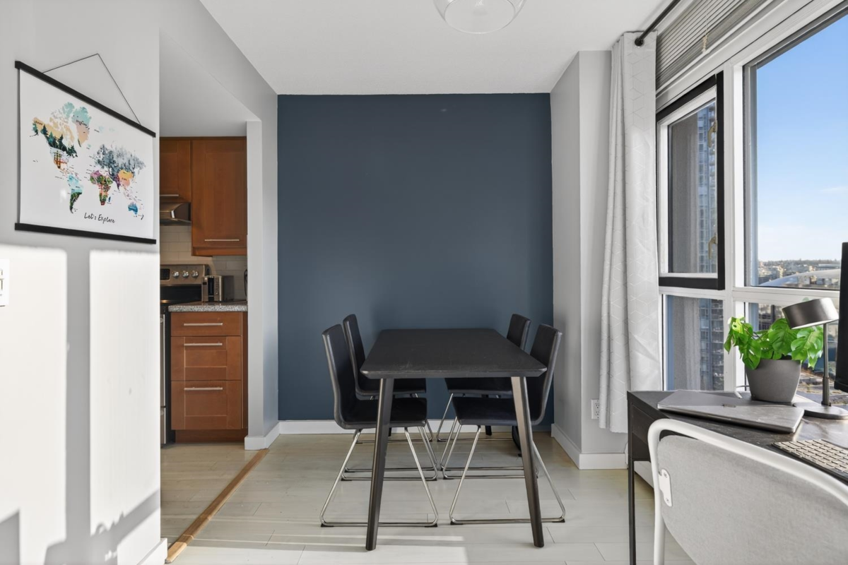 Kitchen Island Photo of 1201 183 Keefer Place, Vancouver, BC