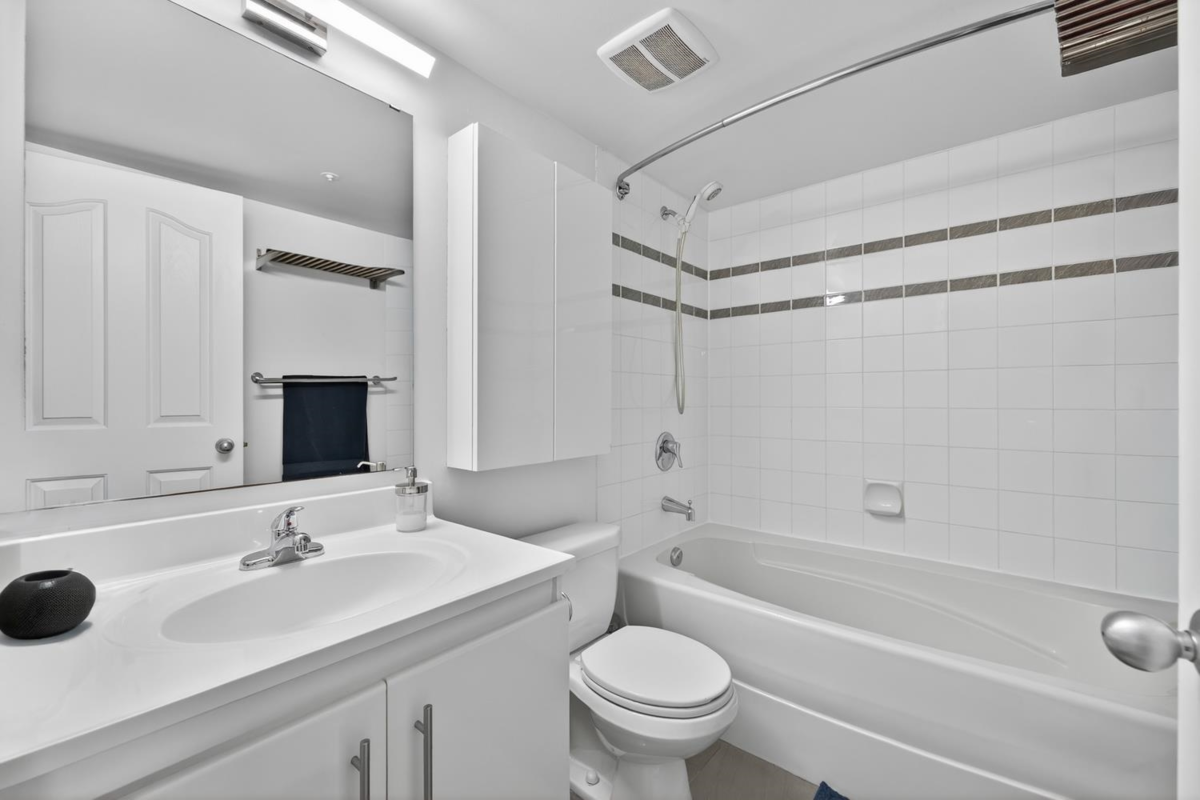 Mudroom Photo of 1201 183 Keefer Place, Vancouver, BC