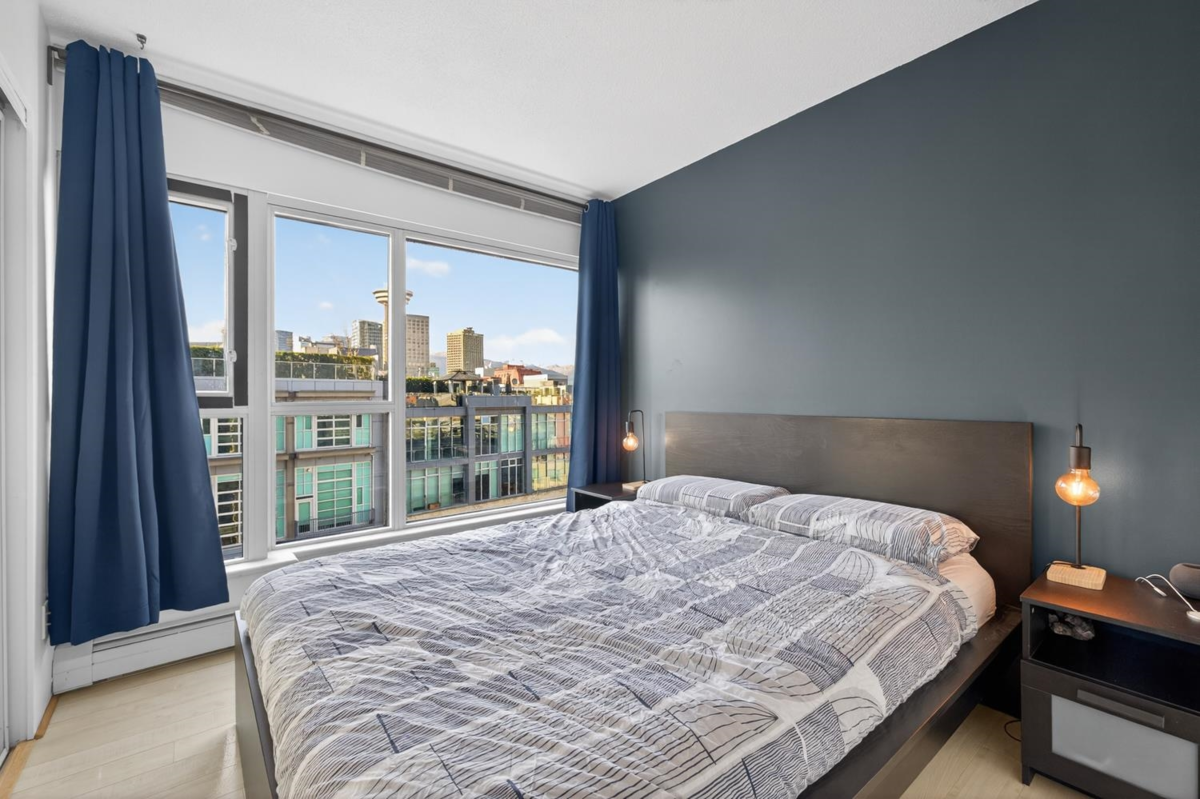 Powder Room Photo of 1201 183 Keefer Place, Vancouver, BC