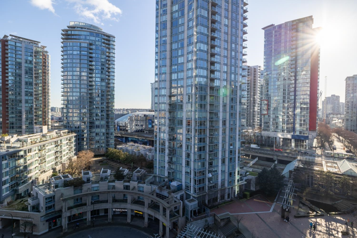 Walk-In Closet Photo of 1201 183 Keefer Place, Vancouver, BC