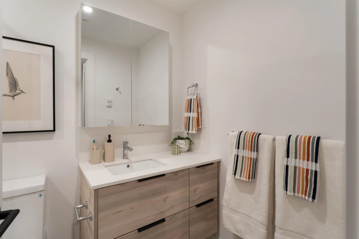 Kitchen Island Photo of 604 30494 Cardinal Avenue, Abbotsford, BC
