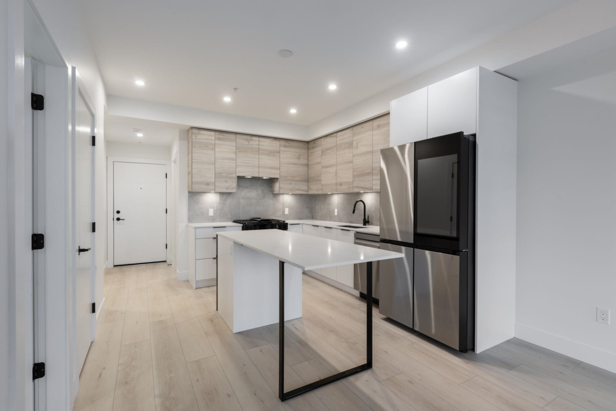 Living Room Photo of 604 30494 Cardinal Avenue, Abbotsford, BC