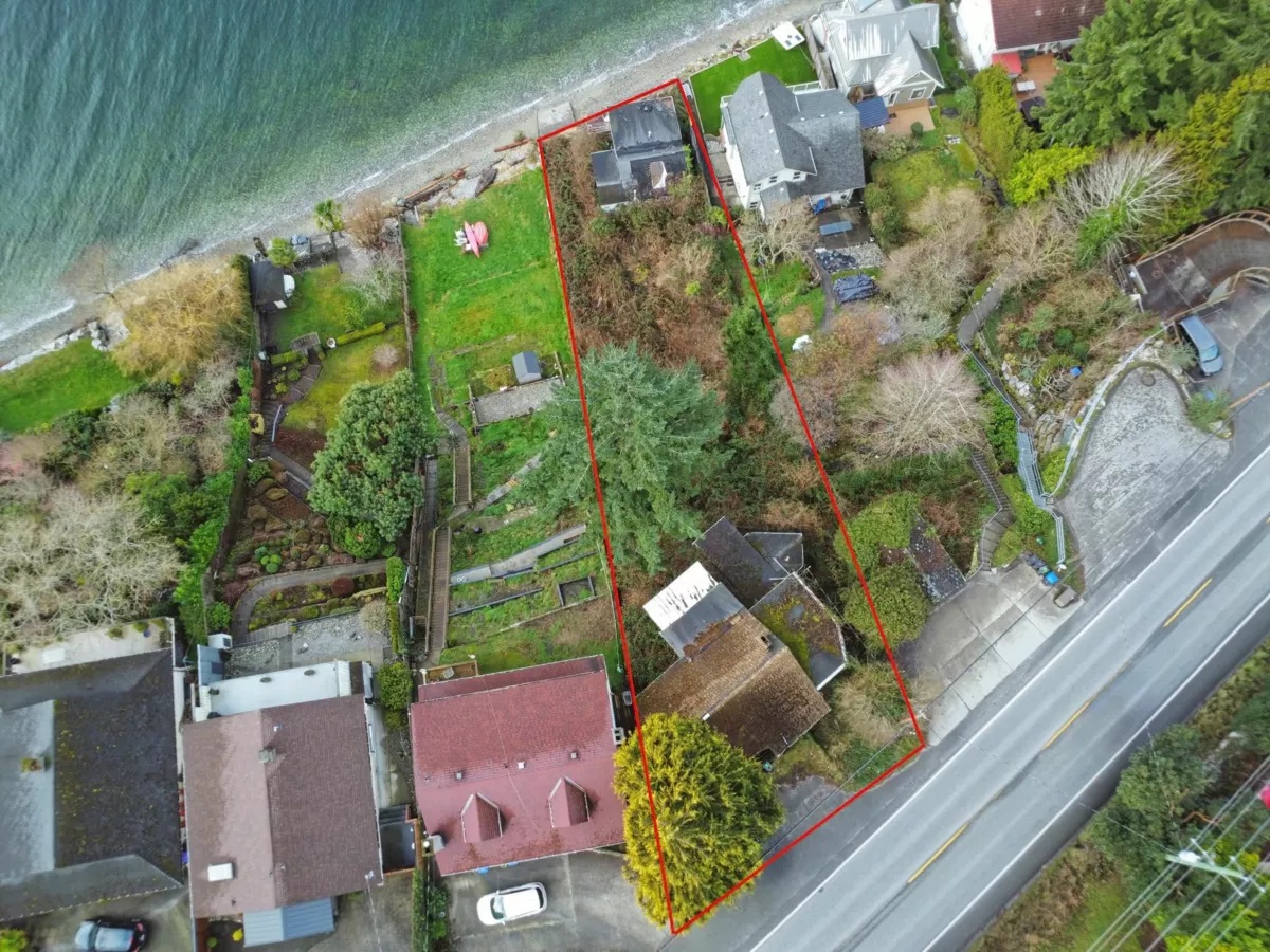 Walk-In Closet Photo of 5225B Sunshine Coast Highway, Sechelt, BC