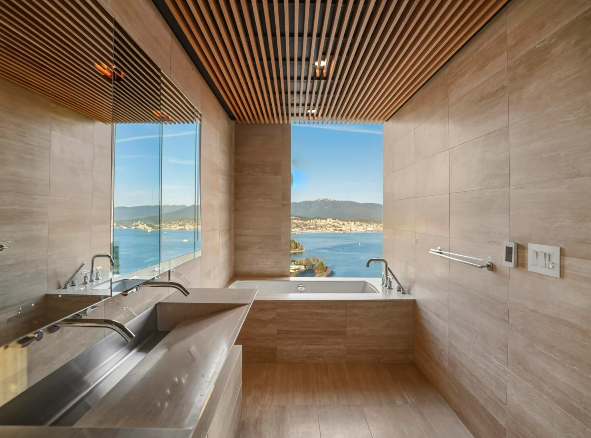 Garden / Landscaping Photo of 3902 1568 Alberni Street, Vancouver, BC