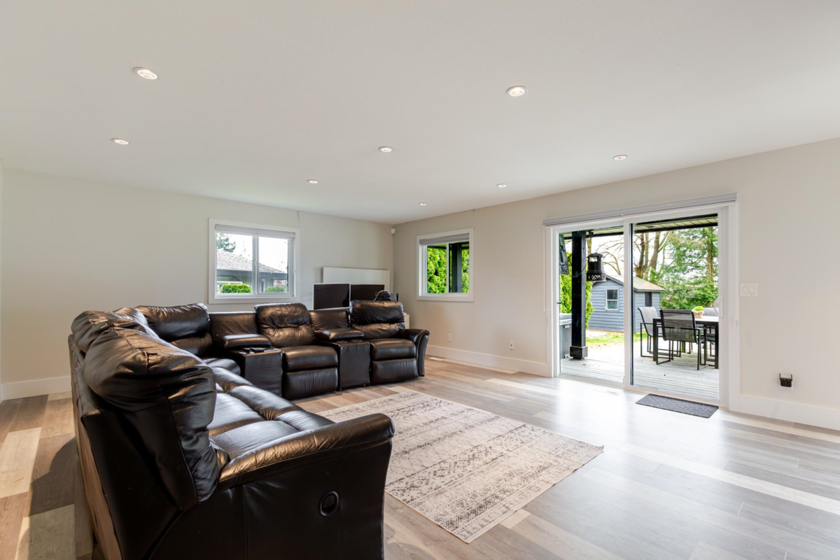 Mudroom Photo of 19546 W 115b Avenue, Pitt Meadows, BC