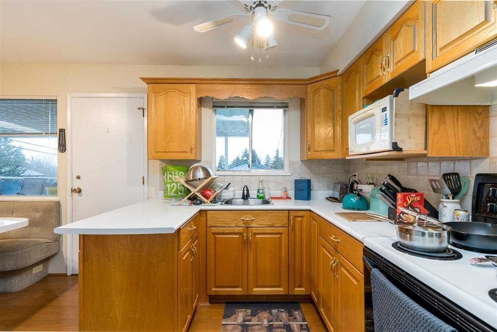 Kitchen Photo of 11275 Kendale Way, Delta, BC