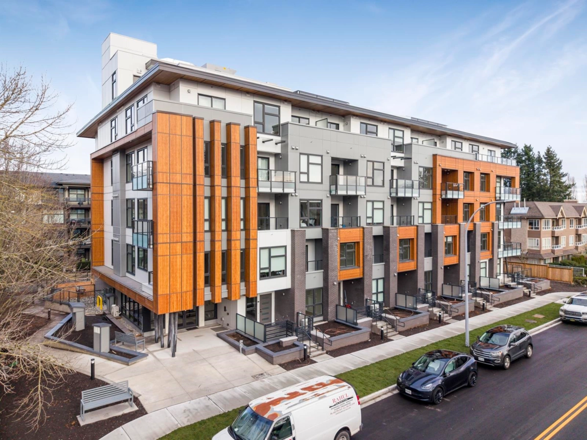 Basement Recreation Room Photo of 203 15353 17 Avenue, Surrey, BC