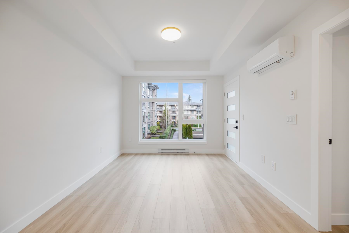 Family Room Photo of 203 15353 17 Avenue, Surrey, BC