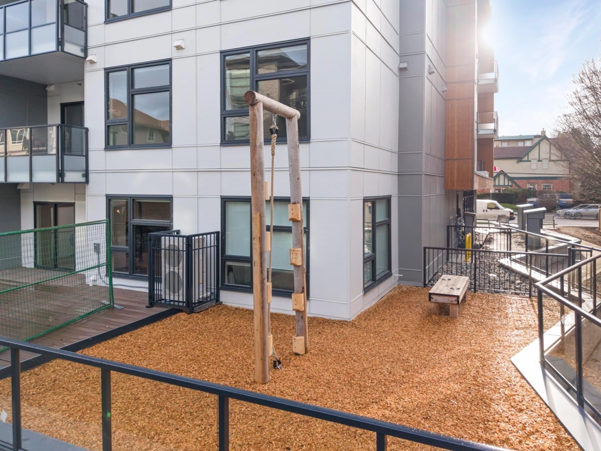 Mudroom Photo of 203 15353 17 Avenue, Surrey, BC