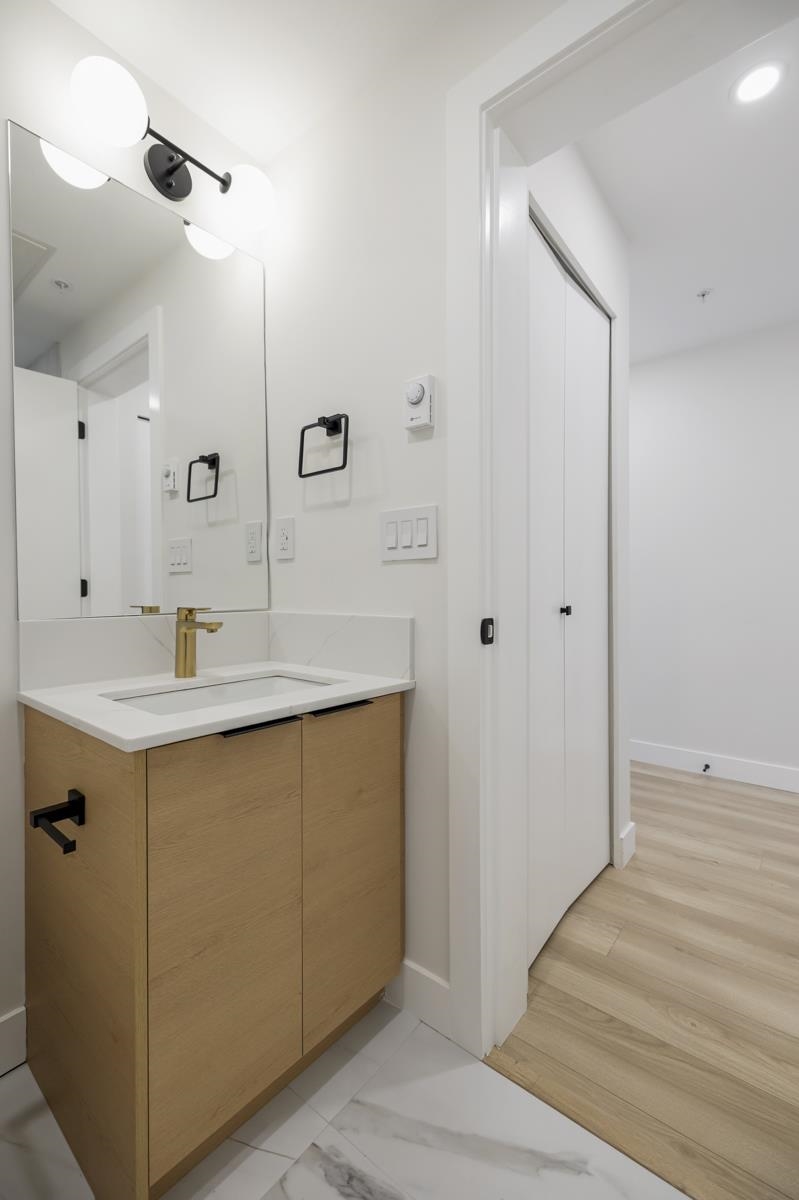 Walk-In Closet Photo of 203 15353 17 Avenue, Surrey, BC